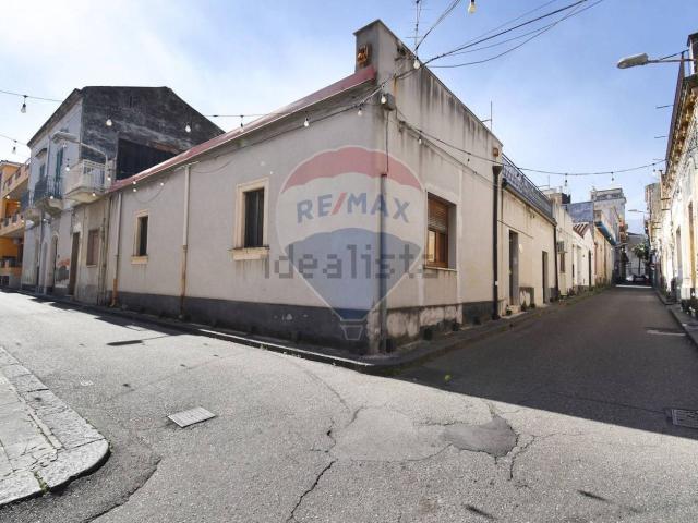 Casa in vendita a Giarre, Sicilia