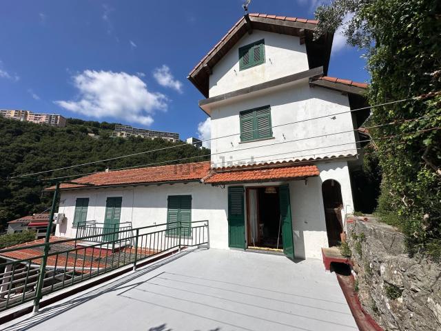 Casa in vendita a Media Val Bisagno, Serra Riccò