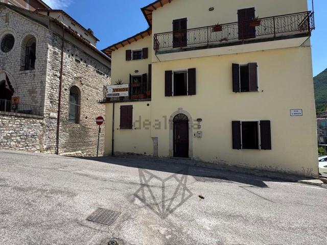 Casa in vendita a Gualdo Tadino, Perugia
