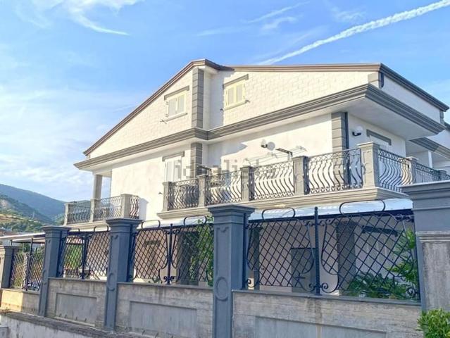 Casa in vendita a Falciano Del Massico, Campania