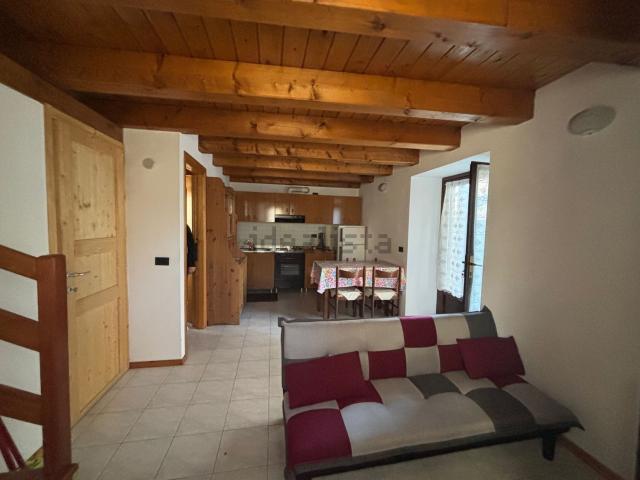 Casa in vendita a Dazio, Lombardia