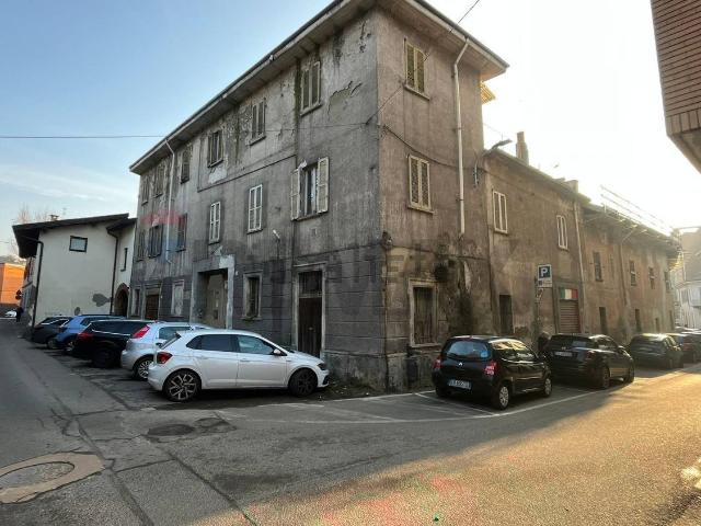 Casa in vendita a Meda, Lombardia