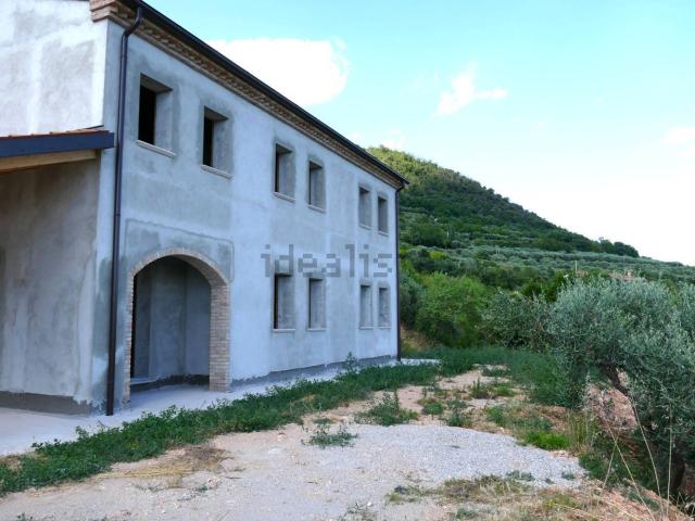 Casa in vendita a Arquà Petrarca, Veneto