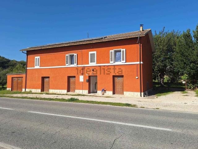 Casa in vendita a Marche, Macerata