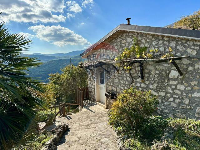 Casa in vendita a Rocchetta A Volturno, Molise