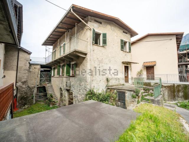 Casa in vendita a Mandello Del Lario, Lombardia