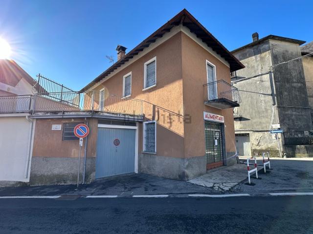 Casa in vendita a Valbrona, Lombardia