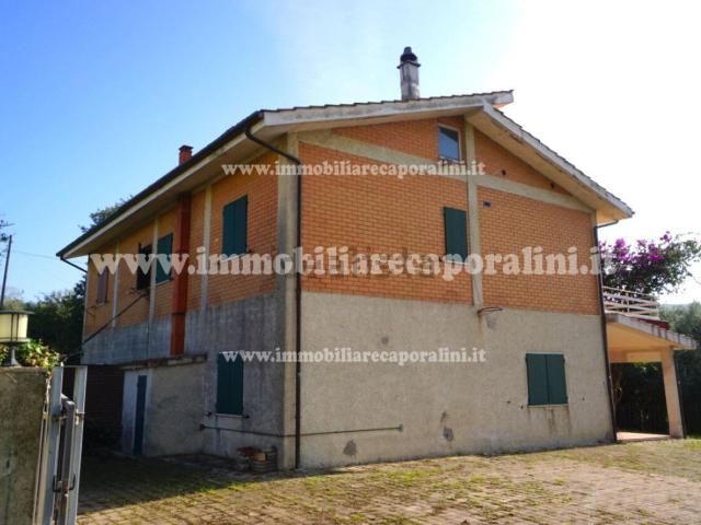 Casa in vendita a Marche, Macerata