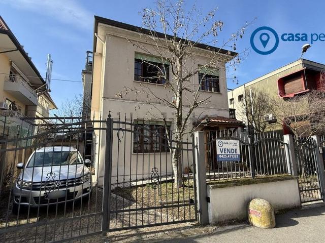 Casa in vendita a Rovigo, Veneto