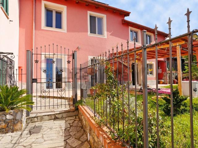 Casa in vendita a Media Val Bisagno, Serra Riccò