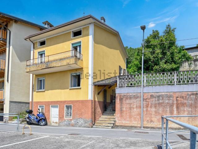 Casa in vendita a Gazzaniga, Lombardia