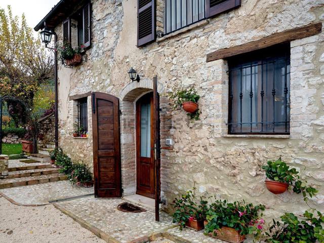 Casa in vendita a Spoleto, Umbria