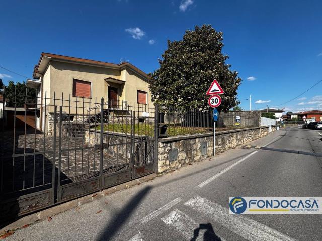 Casa in vendita a Grumello Del Monte, Lombardia