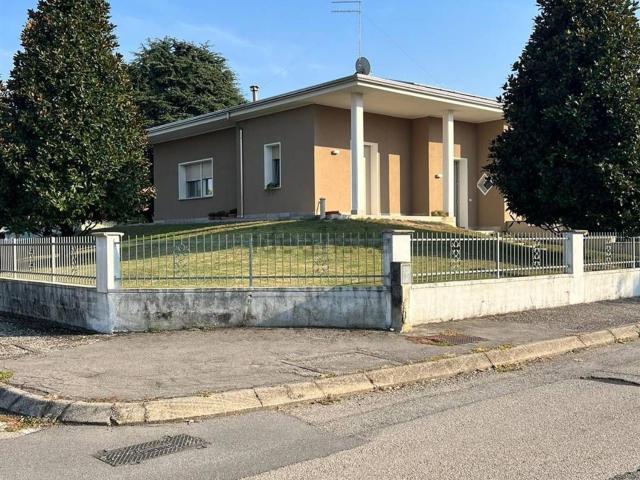 Casa in vendita a Quistello, Lombardia