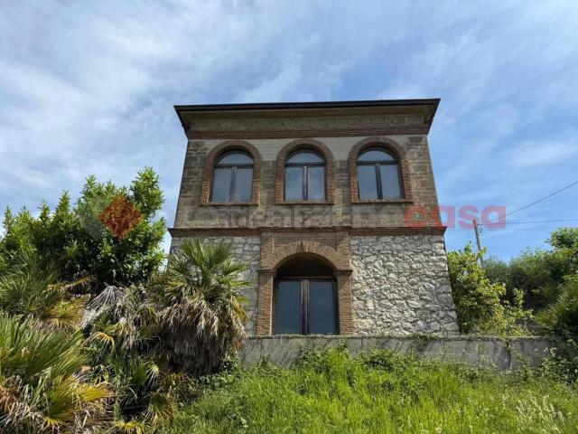 Casa in vendita a San Martino Valle, Campania