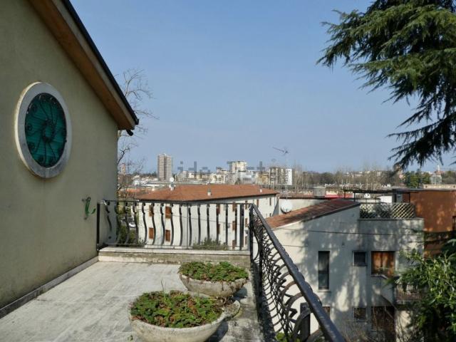 Casa in vendita a Vicenza, Veneto