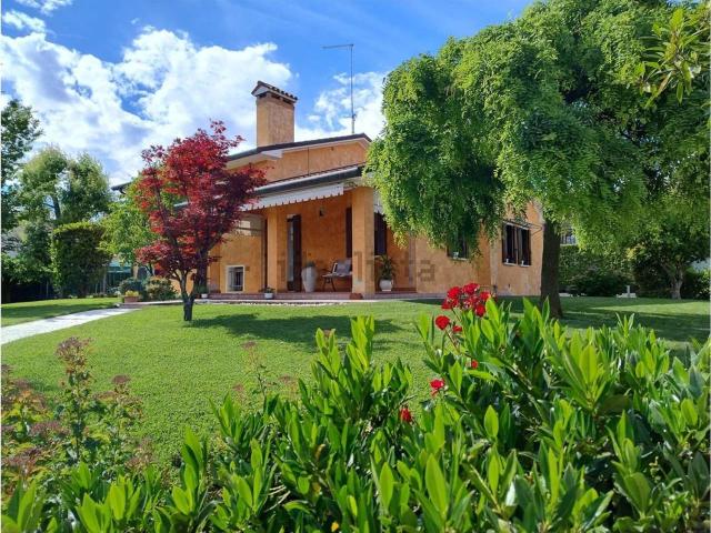 Casa in vendita a Nervesa Della Battaglia, Veneto