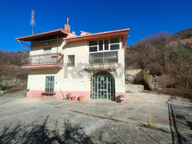 Casa in vendita a Ofena, Abruzzo