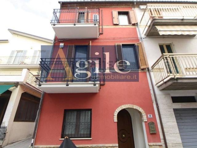 Casa in vendita a Ponterotto, Marche