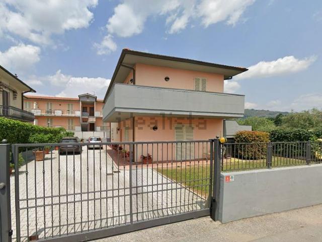 Casa in vendita a Alberghi, Uzzano E Castello
