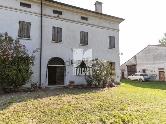 Casa in vendita a Roncoferraro, Lombardia