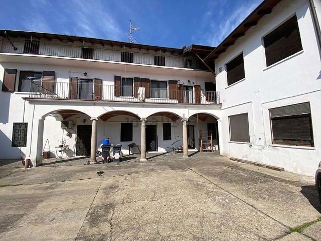 Casa in vendita a Pernate, Novara
