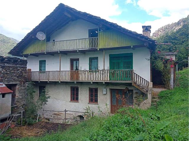 Casa in vendita a Lillianes, Aosta