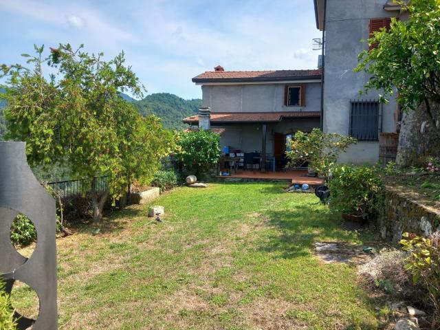Casa in vendita a Isola, Luni