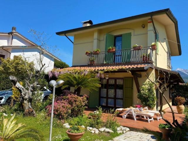 Casa in vendita a Corsanico, Montignoso