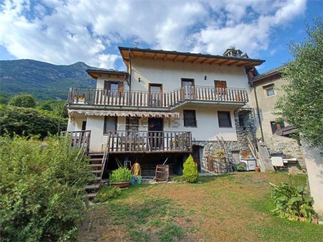 Casa in vendita a Donnas, Aosta