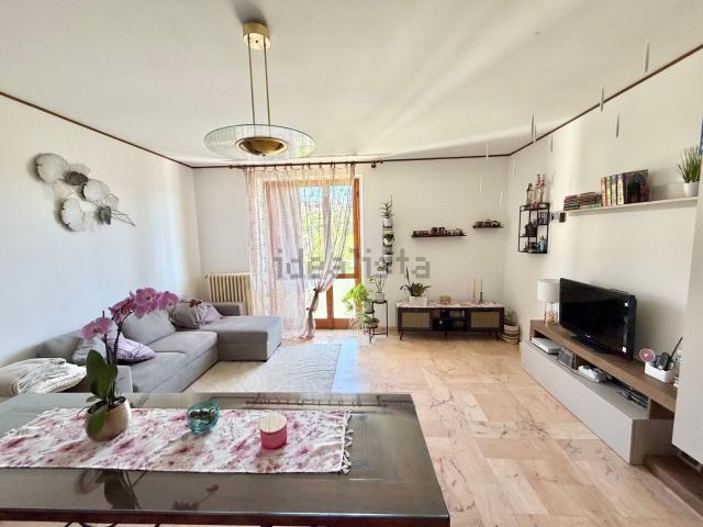 Casa in vendita a Gualdo Tadino, Umbria