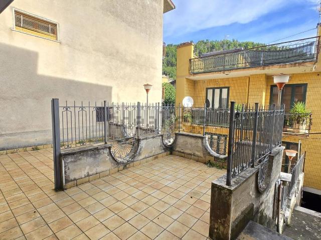 Casa in vendita a Montella, Campania