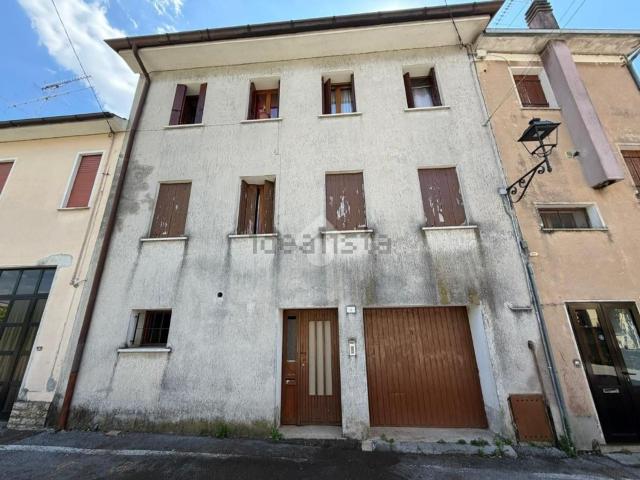 Casa in vendita a Valdobbiadene, Veneto