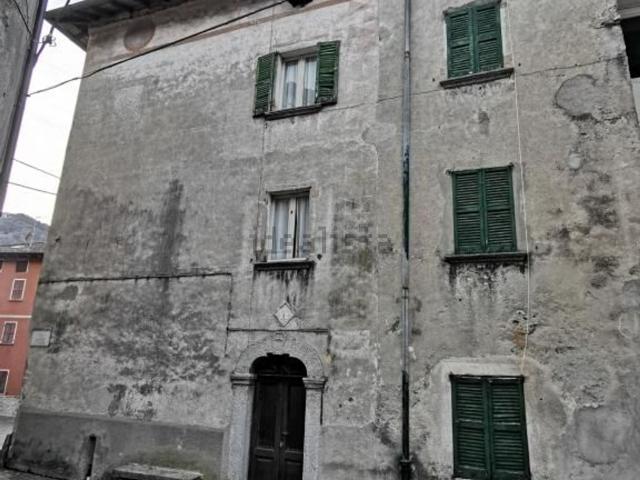 Casa in vendita a Schignano, Lombardia