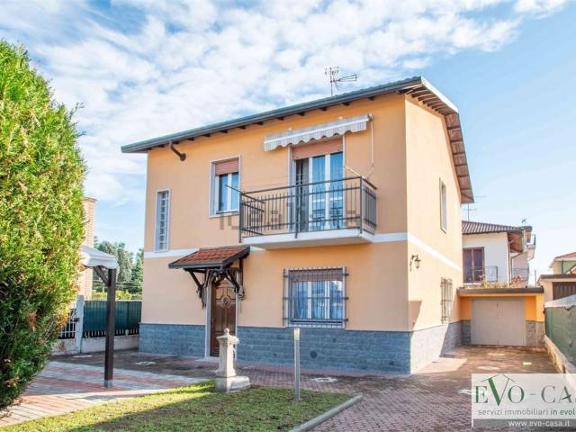 Casa in vendita a Samarate, Varese