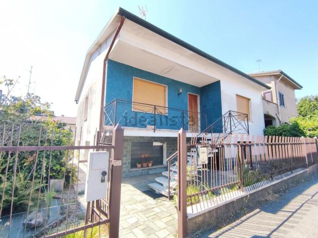 Casa in vendita a Valera, Varedo