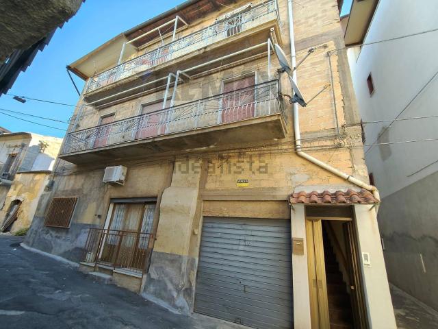 Casa in vendita a Palagonia, Catania