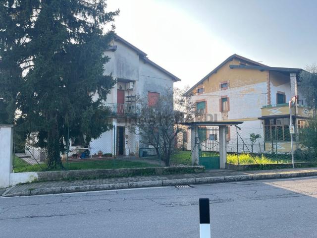 Casa in vendita a Boltiere, Lombardia