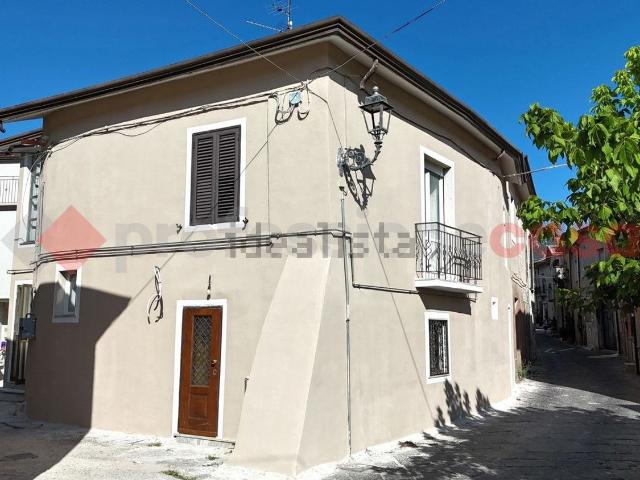 Casa in vendita a Cervinara, Campania