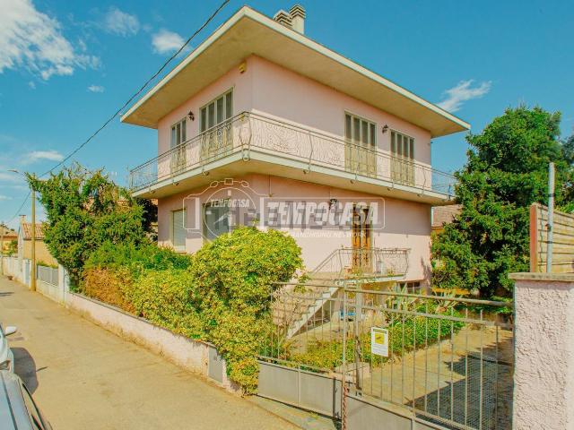Casa in vendita a Zeme, Lombardia