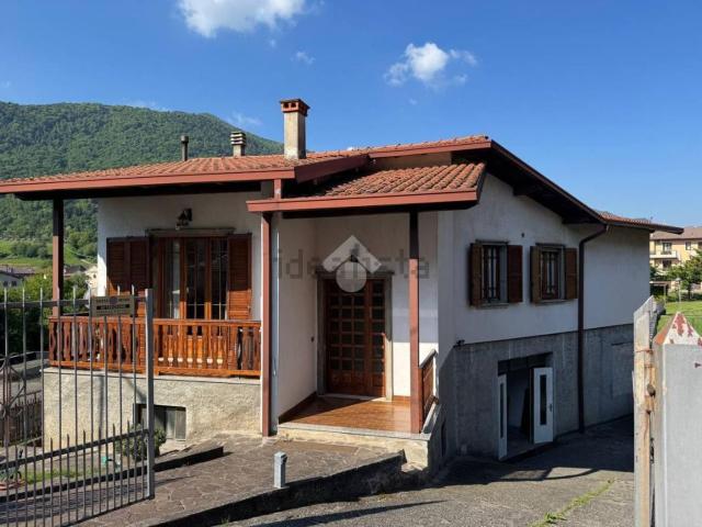 Casa in vendita a Solto Collina, Lombardia