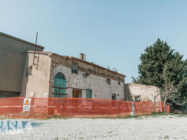 Casa in vendita a Cento, Roncofreddo