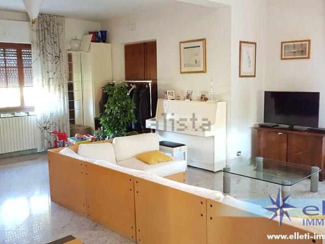 Casa in vendita a Marina di Massa, Marina Di Massa
