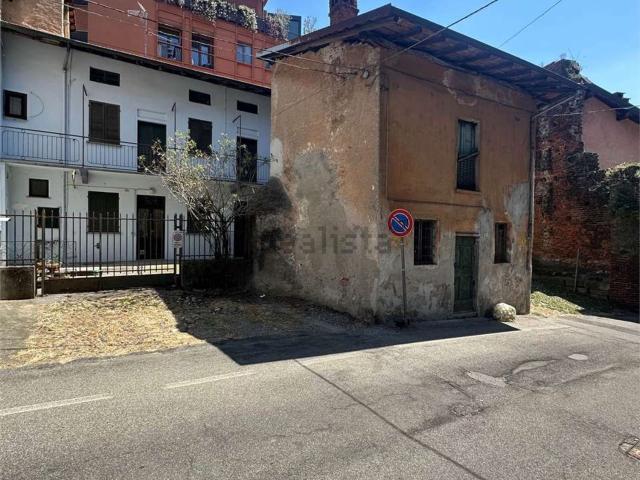 Casa in vendita a Oleggio, Novara