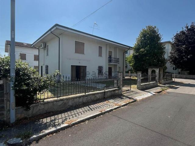 Casa in vendita a Suzzara, Lombardia