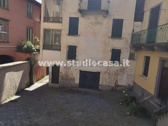 Casa in vendita a Castro, Lombardia