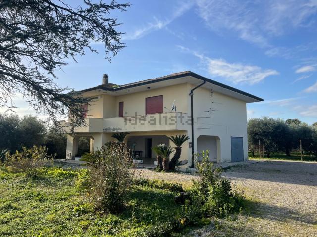Casa in vendita a Latina, Lazio