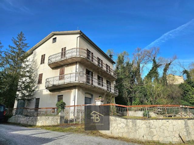 Casa in vendita a Castello, Marche