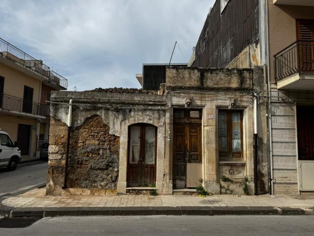 Casa in vendita a Santuzzo, Floridia