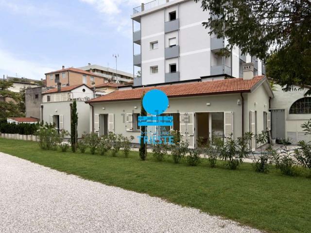 Casa in vendita a Centro Storico, Marche